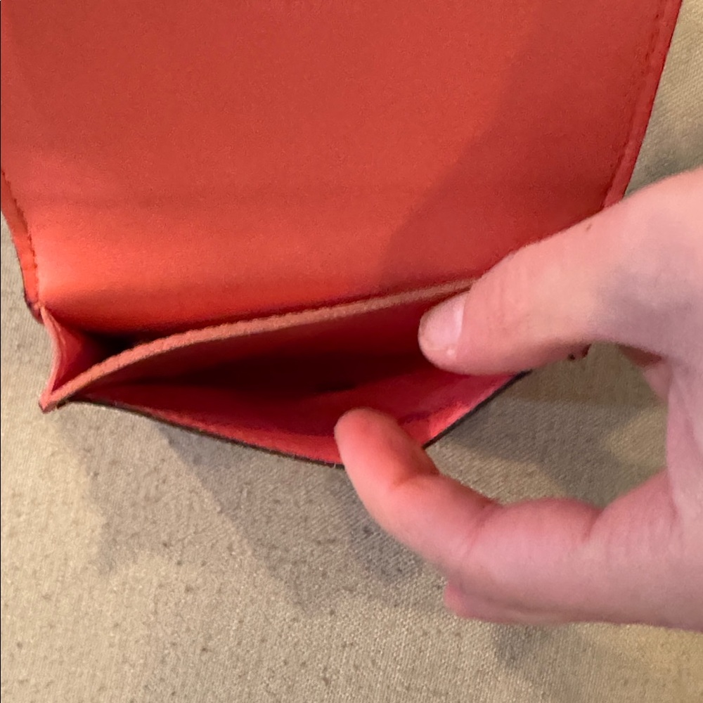 Louis Vuitton Patent Embossed Card Holder - Picture 6 of 7